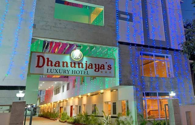 Dhanunjayas Luxury Hotel Хосур Экстерьер фото