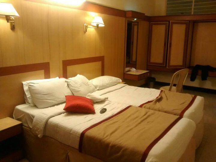 Dhanunjayas Luxury Hotel Хосур Экстерьер фото