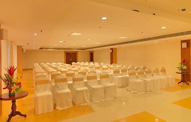 Dhanunjayas Luxury Hotel Хосур Экстерьер фото